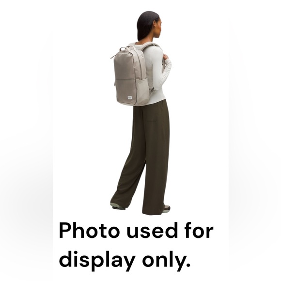 Lululemon ~ Double-Zip Backpack 22L
Tech Canvas in Spiced Chai - Picture 9 of 10